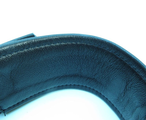 Набор БДСМ-аксессуаров из кожи: ошейник, наручники и оковы фото 2
