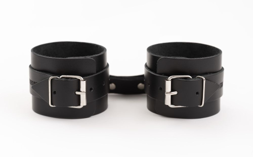 Черные кожаные наручники со сцепкой фото 2