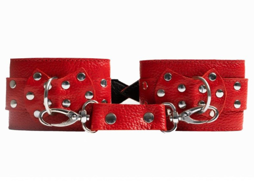 Красные наручники с фиксацией на двух карабинах фото 3