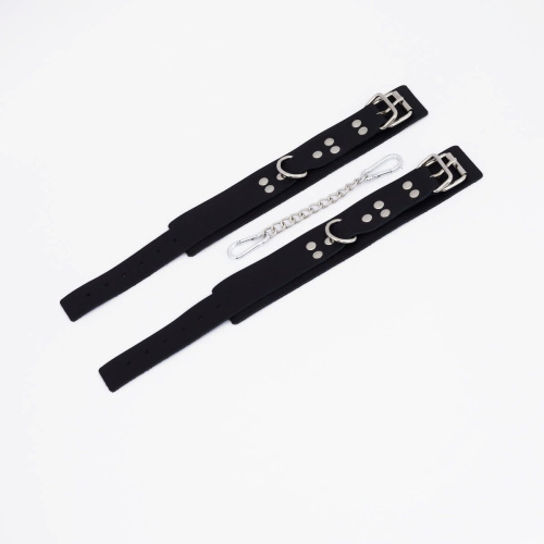 Черные кожаные оковы с регулируемыми ремешками Черные кожаные оковы с регулируемыми ремешками