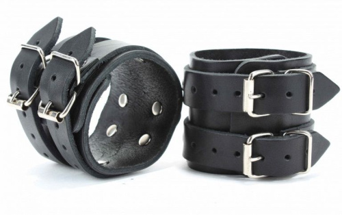 Черные широкие кожаные оковы с двумя пряжками Черные широкие кожаные оковы с двумя пряжками