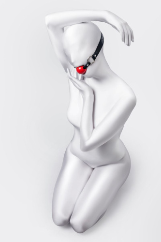 Красный кляп-шар на черных ремешках Anonymo фото 3