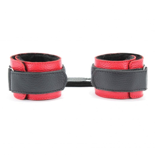 Красно-чёрные кожаные наручники с меховым подкладом фото 3