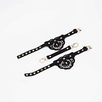 Черные оковы с золотистой фурнитурой