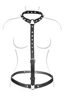 Черная упряжь на тело с шипами на ошейнике