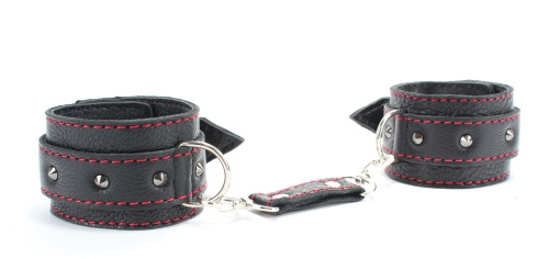 Черные оковы с шипами и контрастной строчкой Черные оковы с шипами и контрастной строчкой