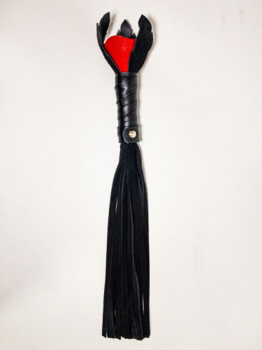 Черная замшевая плеть с красной лаковой розой в рукояти - 40 см. фото 2