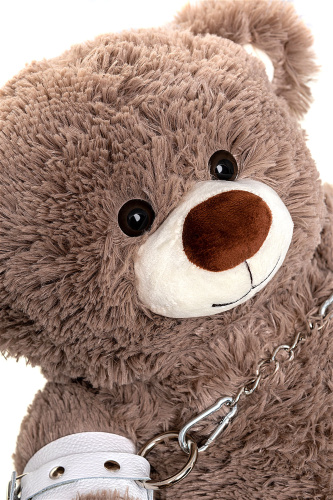 Бондажный набор: бурый мишка с белыми оковами и наручниками фото 6