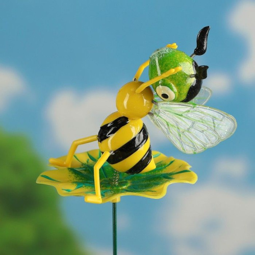 Штекер «Пчелка на листочке» фото 3