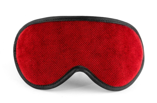 Красная сплошная маска на резиночке с черной окантовкой Красная сплошная маска на резиночке с черной окантовкой