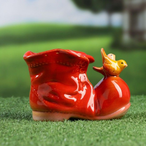 Красное керамическое кашпо в виде ботинка с птичками фото 5