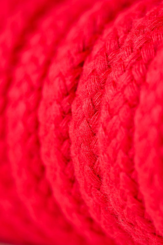 Красная текстильная веревка для бондажа - 1 м. фото 7