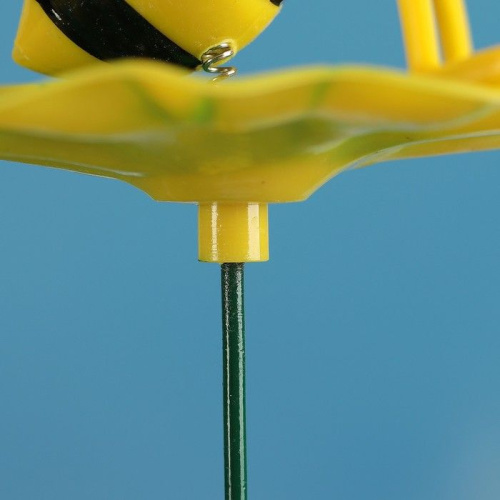 Штекер «Пчелка на листочке» фото 6