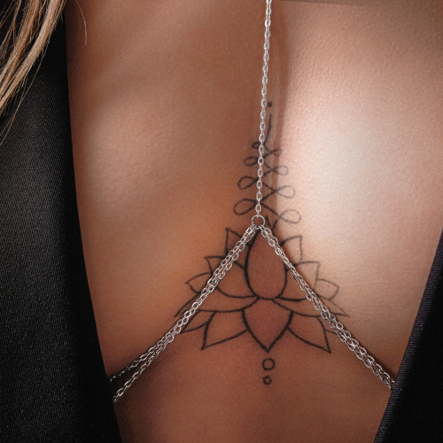 Оригинальная серебристая цепочка на грудь фото 2