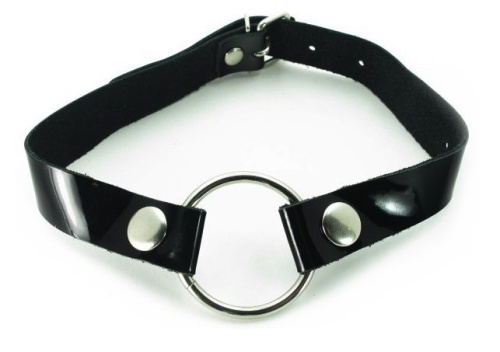 Кляп-кольцо на чёрных лаковых ремешках с кнопками Кляп-кольцо на чёрных лаковых ремешках с кнопками