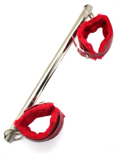 Распорка на руки с красными наручниками фото 3