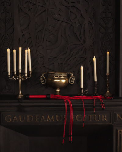 Красно-черный флоггер Scandal из натуральной кожи с бусинами на концах - 80 см. фото 6