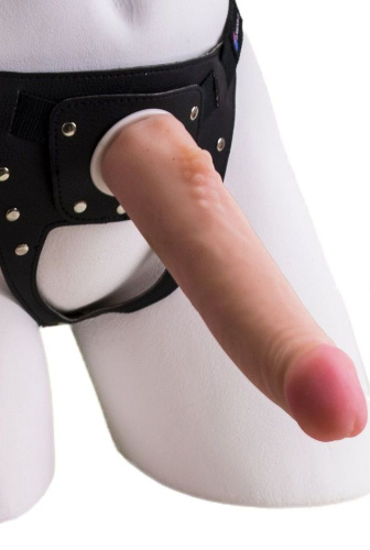 Реалистичный страпон Harness из трусиков и насадки-фаллоса - 18,5 см. Реалистичный страпон Harness из трусиков и насадки-фаллоса - 18,5 см.