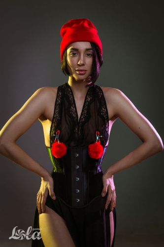 Зажимы на соски Angelic с красными меховыми шариками фото 2 Зажимы на соски Angelic с красными меховыми шариками фото 2