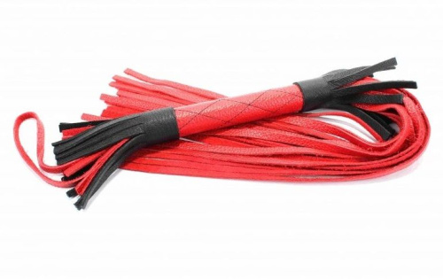 Красно-черная плетка из натуральной кожи - 60 см. Красно-черная плетка из натуральной кожи - 60 см.