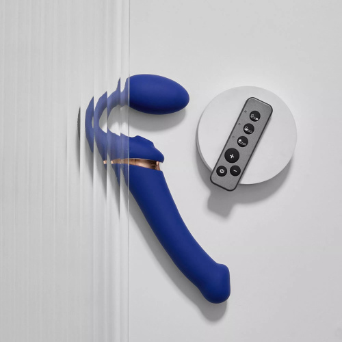 Синий безремневой страпон Multi Orgasm Bendable Strap-On size XL с клиторальной стимуляцией фото 2 Синий безремневой страпон Multi Orgasm Bendable Strap-On size XL с клиторальной стимуляцией фото 2