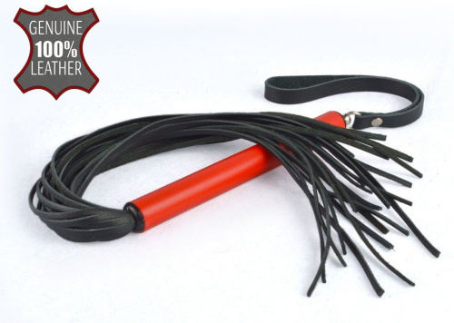 Черная кожаная плеть MIX с красной рукоятью - 47 см. Черная кожаная плеть MIX с красной рукоятью - 47 см.