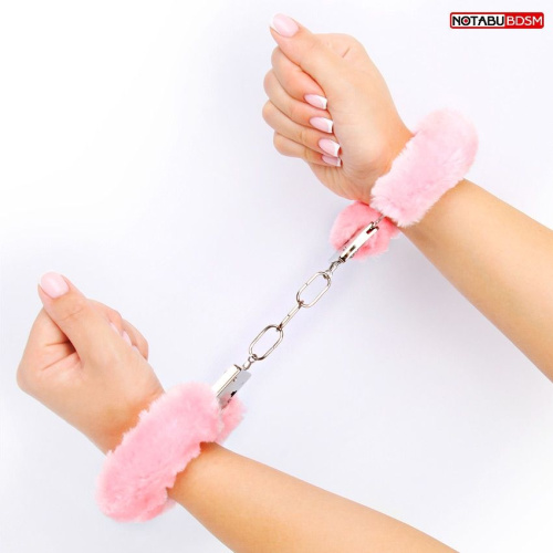 Металлические наручники с мягкой нежно-розовой опушкой фото 3