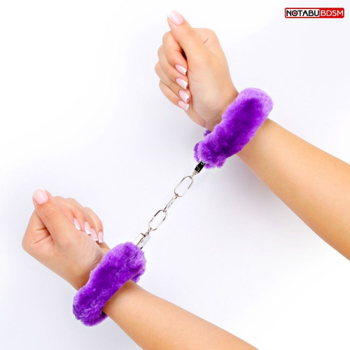 Металлические наручники с мягкой фиолетовой опушкой фото 3