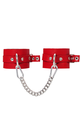 Красные мягкие кожаные оковы с люверсами фото 3 Красные мягкие кожаные оковы с люверсами фото 3