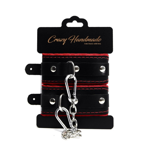 Черные наручники с красной подкладкой, строчками и скругленными ремешками Черные наручники с красной подкладкой, строчками и скругленными ремешками