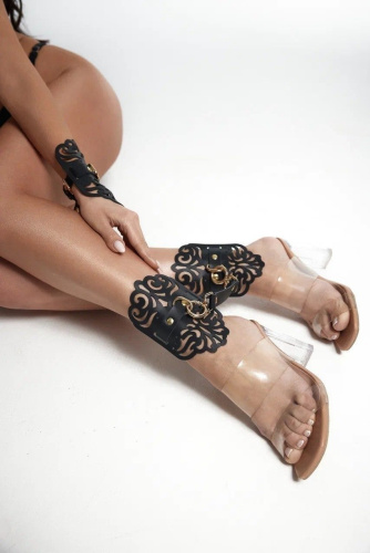 Черный фигурные оковы с золотистой фурнитурой фото 4 Черный фигурные оковы с золотистой фурнитурой фото 4