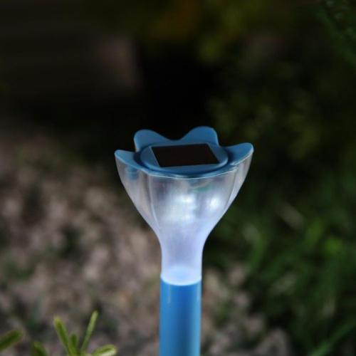 Садовый светильник на солнечной батарее «Цветок голубой» фото 4