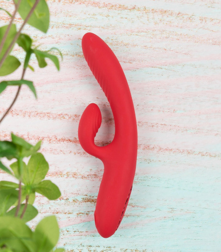 Красный тройной вибратор-кролик Ingrid с вакуумной стимуляцией и нагревом - 22,5 см. фото 5