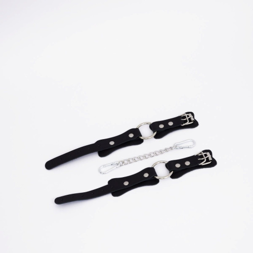 Черные кожаные оковы с кольцом Черные кожаные оковы с кольцом