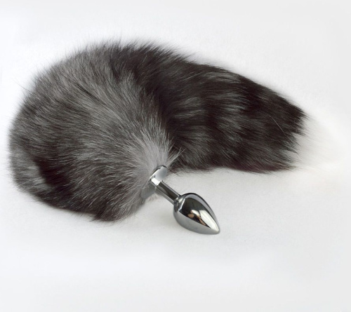 Серебристая анальная пробка с серым хвостиком Серебристая анальная пробка с серым хвостиком