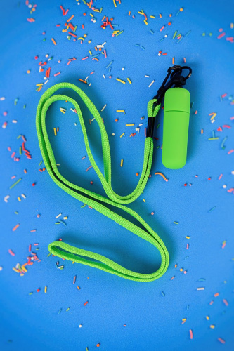 Зеленая вибропуля на ремешке - 5,5 см. фото 5