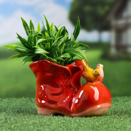 Красное керамическое кашпо в виде ботинка с птичками фото 2 Красное керамическое кашпо в виде ботинка с птичками фото 2