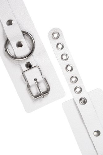 Белые мягкие кожаные наручники с люверсами фото 7 Белые мягкие кожаные наручники с люверсами фото 7