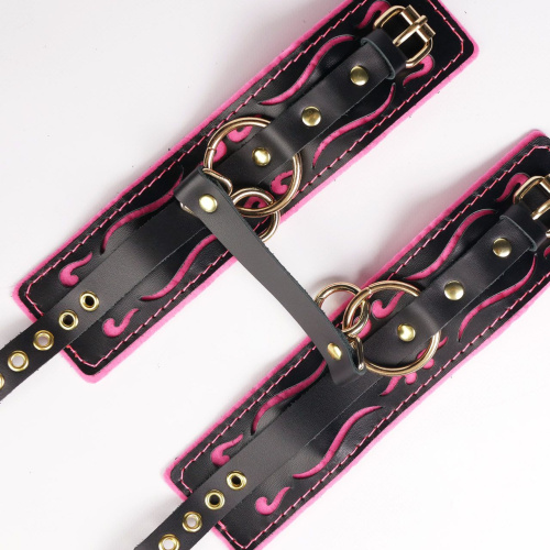 Черные кожаные оковы с розовой строчкой фото 6 Черные кожаные оковы с розовой строчкой фото 6
