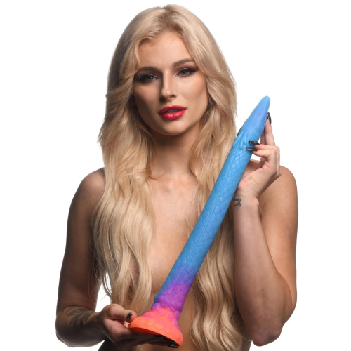 Фантазийный люминесцентный фаллоимитатор в форме змеи Makara Glow-in-the-Dark Silicone Snake Dildo - 46 см. фото 3