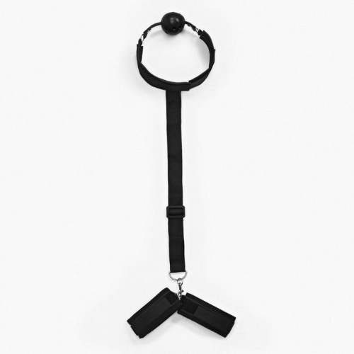 Черный кляп-шар с фиксацией рук за спиной фото 2