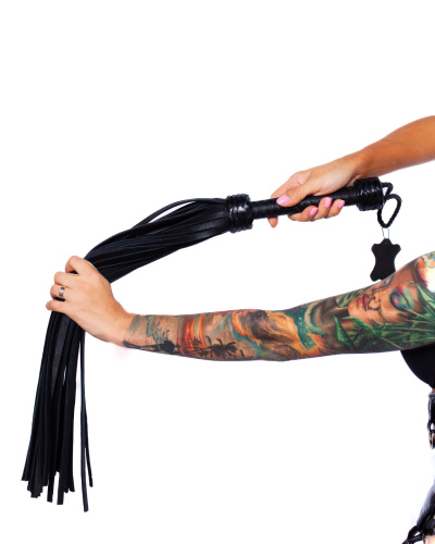 Черный флоггер Scandal из натуральной кожи - 76 см. фото 2 Черный флоггер Scandal из натуральной кожи - 76 см. фото 2