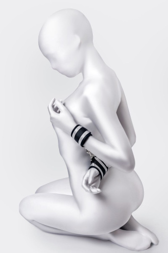 Серебристо-черные наручники Anonymo фото 4 Серебристо-черные наручники Anonymo фото 4