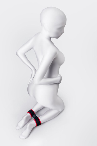 Красно-черные велюровые оковы Anonymo фото 3 Красно-черные велюровые оковы Anonymo фото 3