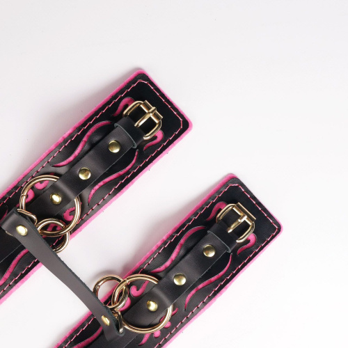 Черные кожаные оковы с розовой строчкой фото 4 Черные кожаные оковы с розовой строчкой фото 4