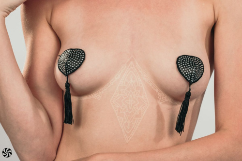 Черные пэстисы-сердечки Evans с кисточками и стразами фото 5 Черные пэстисы-сердечки Evans с кисточками и стразами фото 5