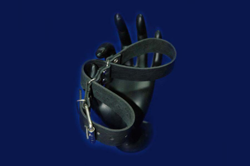 Чёрная ременная фиксация для рук  Быстро и надежно фото 2