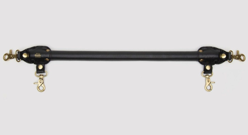 Черная распорка для ног Bound to You Faux Leather Spreader Bar - 50,8 см. Черная распорка для ног Bound to You Faux Leather Spreader Bar - 50,8 см.