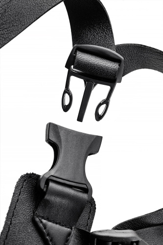 Телесный фаллопротез на черных ремнях Conall - 15 см. фото 5