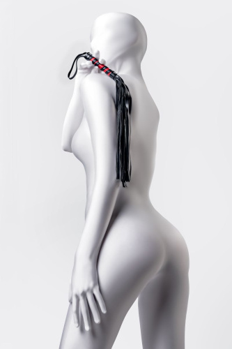 Черно-красный флоггер Anonymo - 45 см. фото 3 Черно-красный флоггер Anonymo - 45 см. фото 3